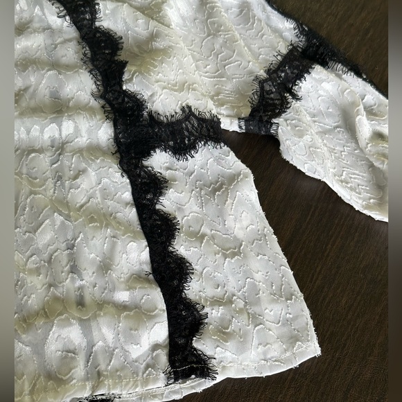 Sheer animal print blouse - Picture 4 of 4